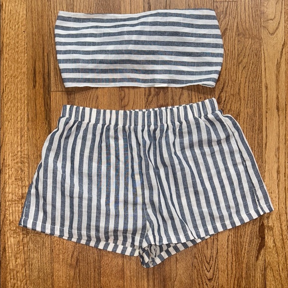 Soleia Striped Two-Piece Knot Front Cropped Top Bandeau and Shorts Large NEW - Picture 5 of 8